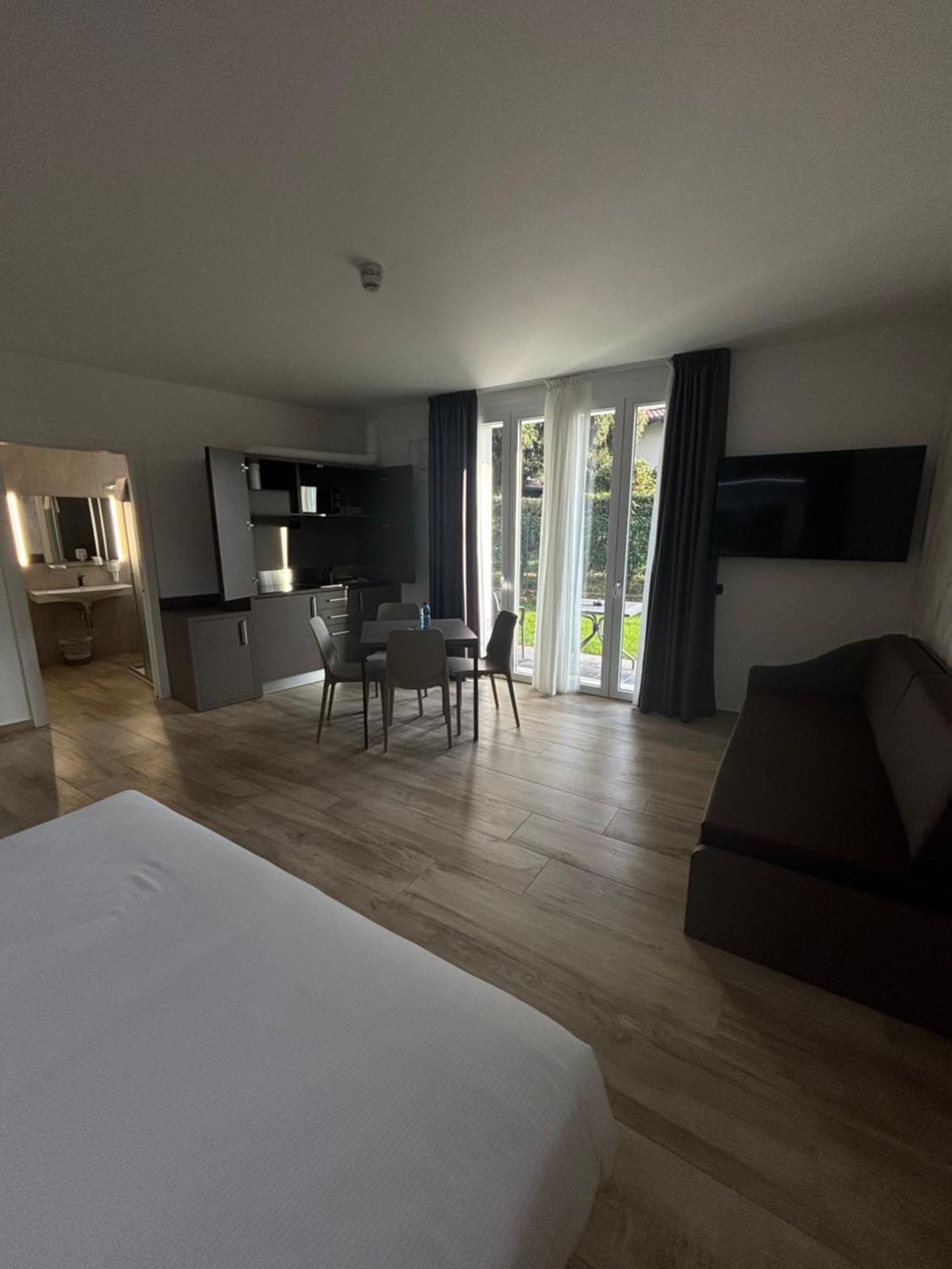 Bis Hotel Varese Esterno foto