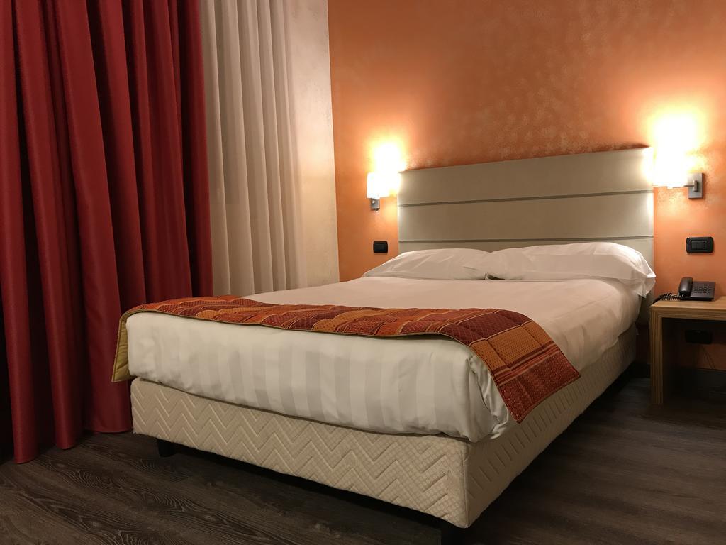 Bis Hotel Varese Esterno foto