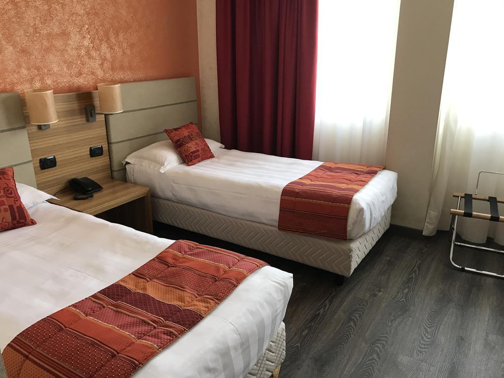 Bis Hotel Varese Esterno foto