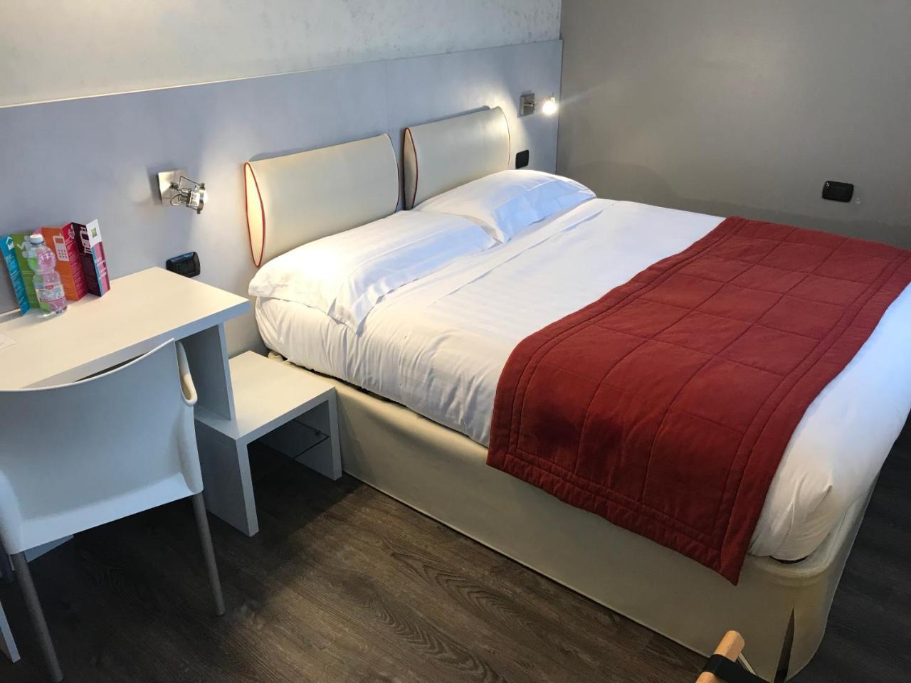 Bis Hotel Varese Esterno foto